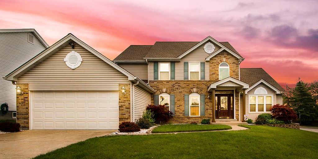 family discussing house sale with real estate agent in Lake Forest