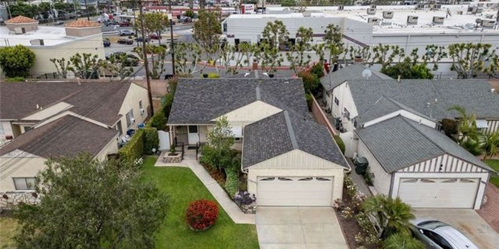 house for sale in Paramount