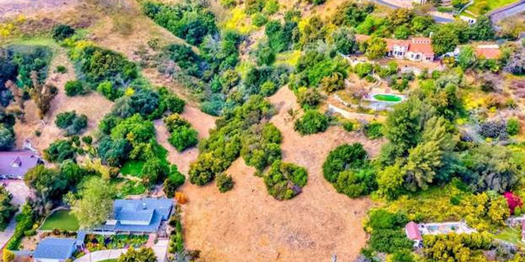 house for sale sign in La Habra