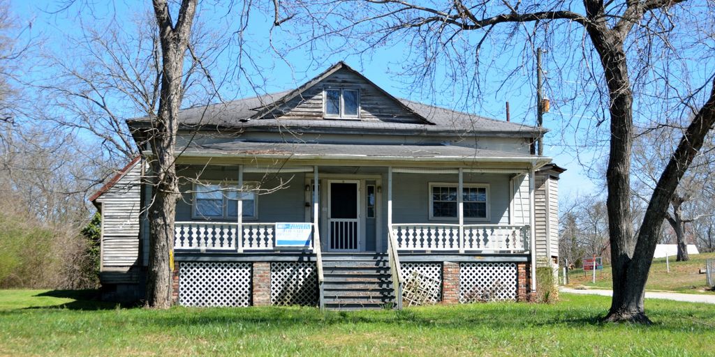 house for sale sign in Holtville