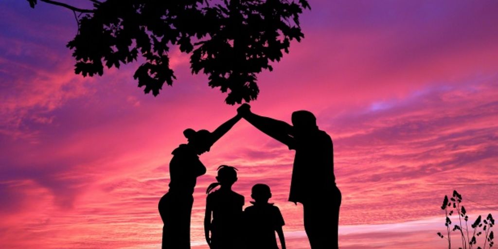 happy family in front of a sold house in Ontario