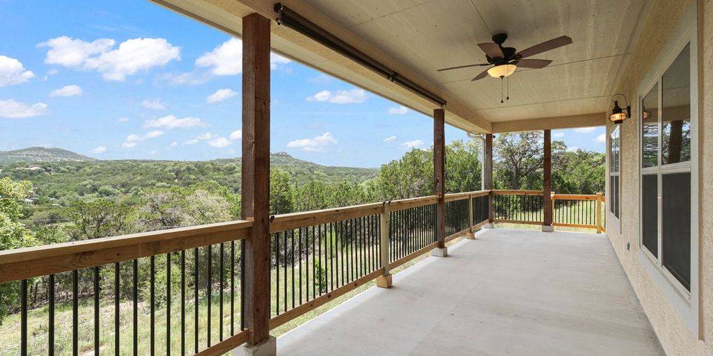 house in Canyon Lake